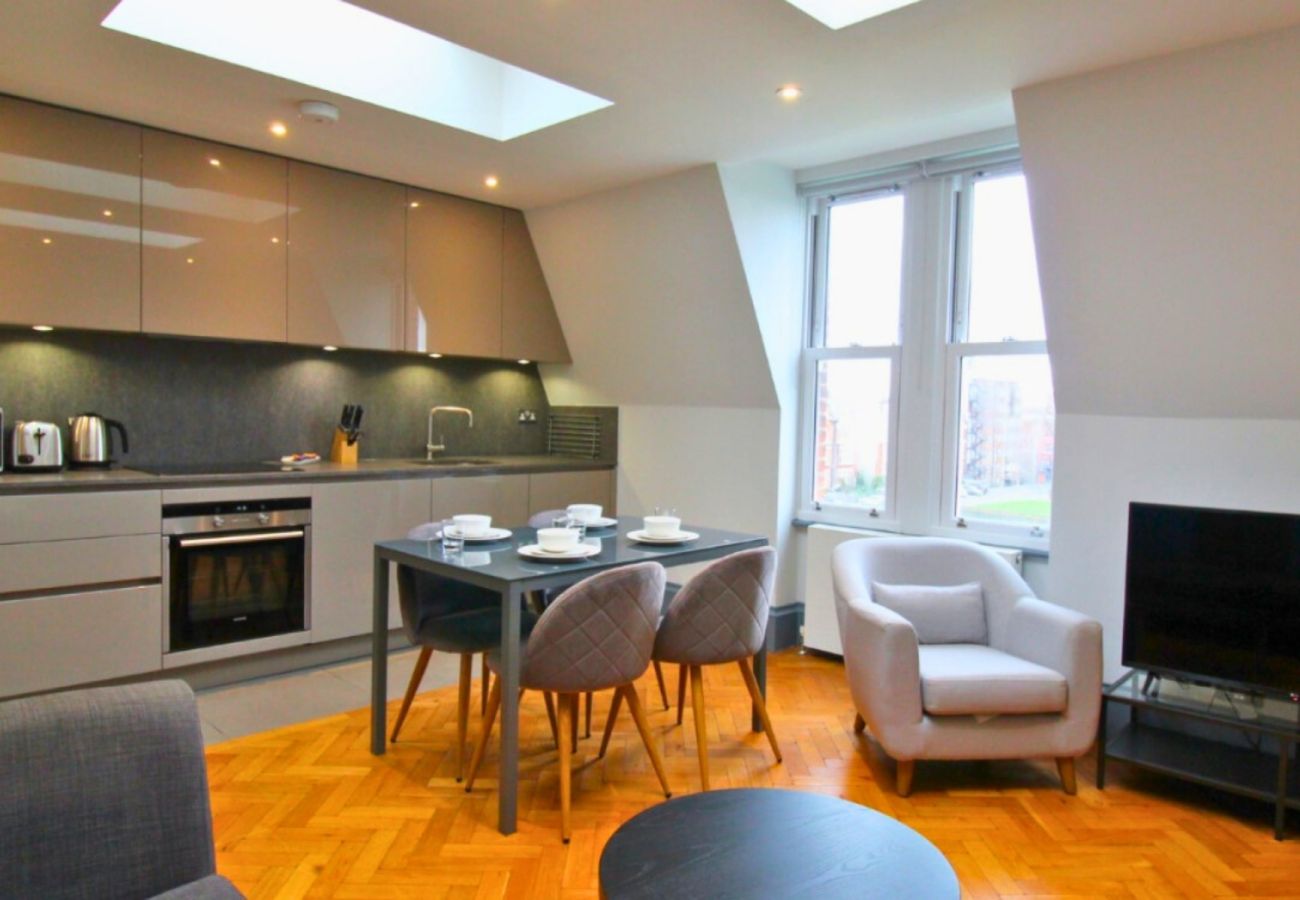 Apartment in London - Central Kensington Chic Two Bedroom Apartment 