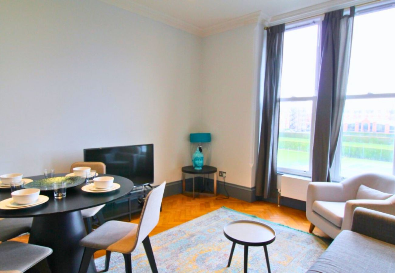 Apartment in London - Central Kensington Chic Two Bedroom Apartment 