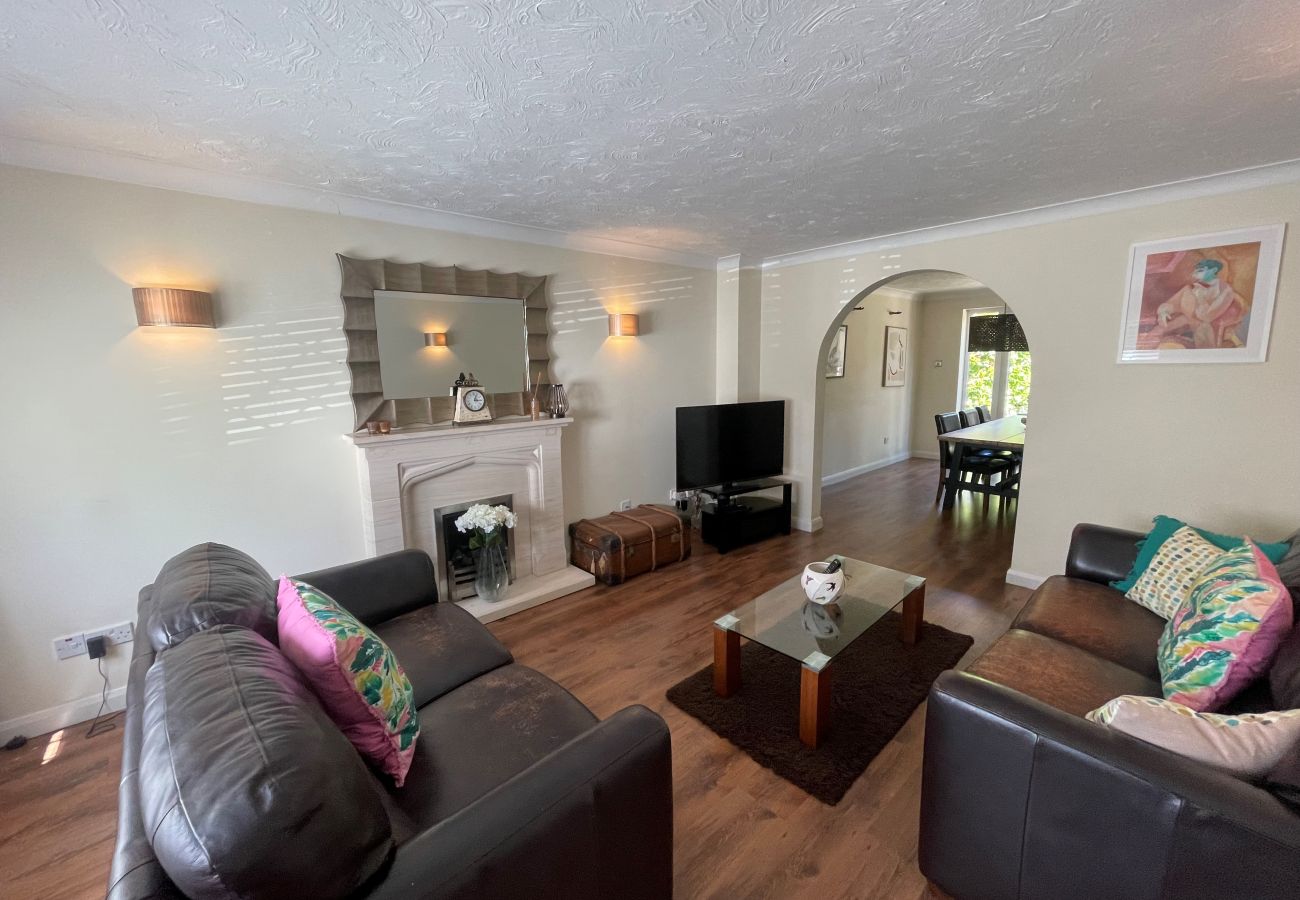 House in Binfield - Binfield Beautifully Presented Three Bedroom House 