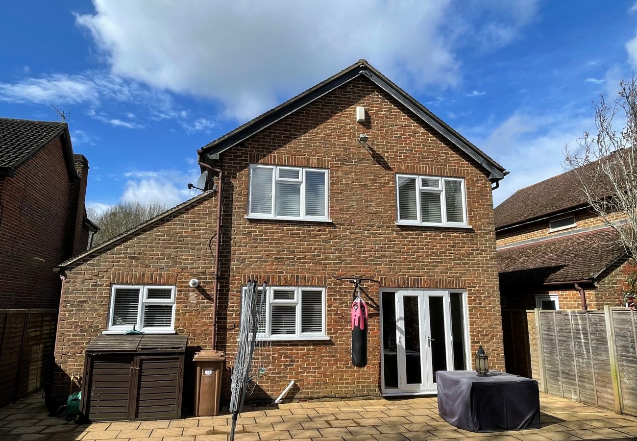 House in Binfield - Binfield Beautifully Presented Three Bedroom House 