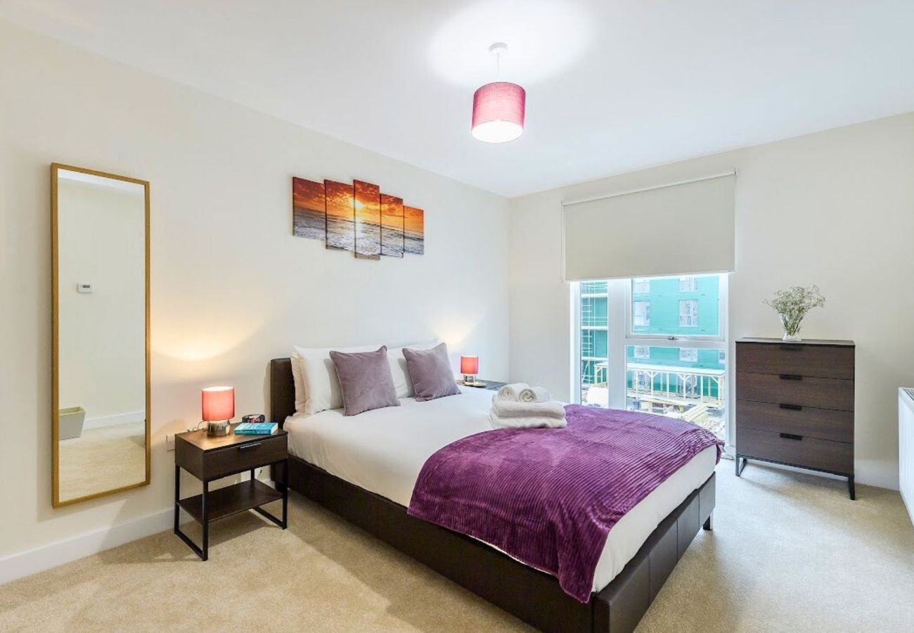 Apartment in London - Colindale Contemporary Two Bedroom Apartment 