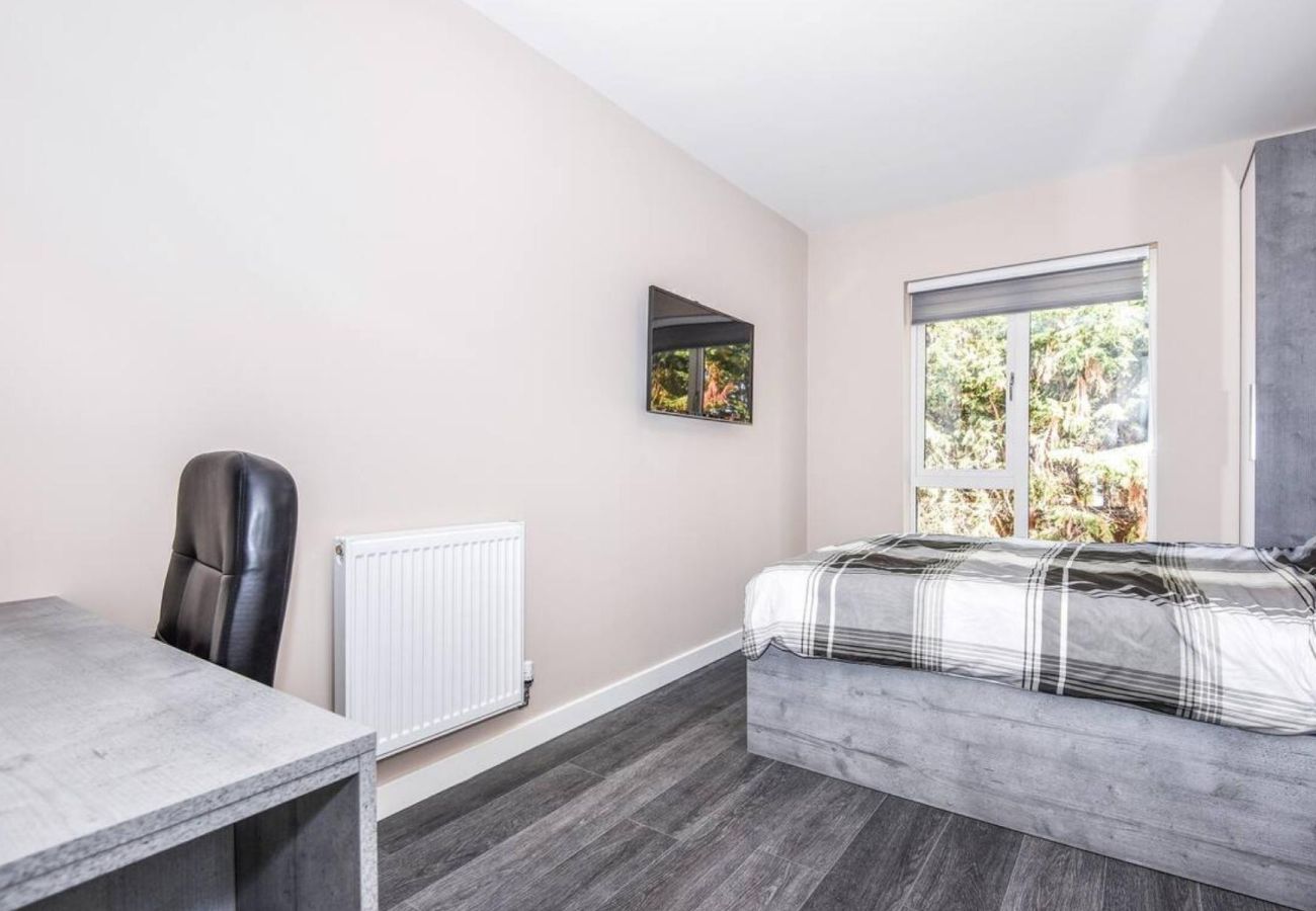 Apartment in Egham - Egham Chic Modern Two Bedroom Apartment 