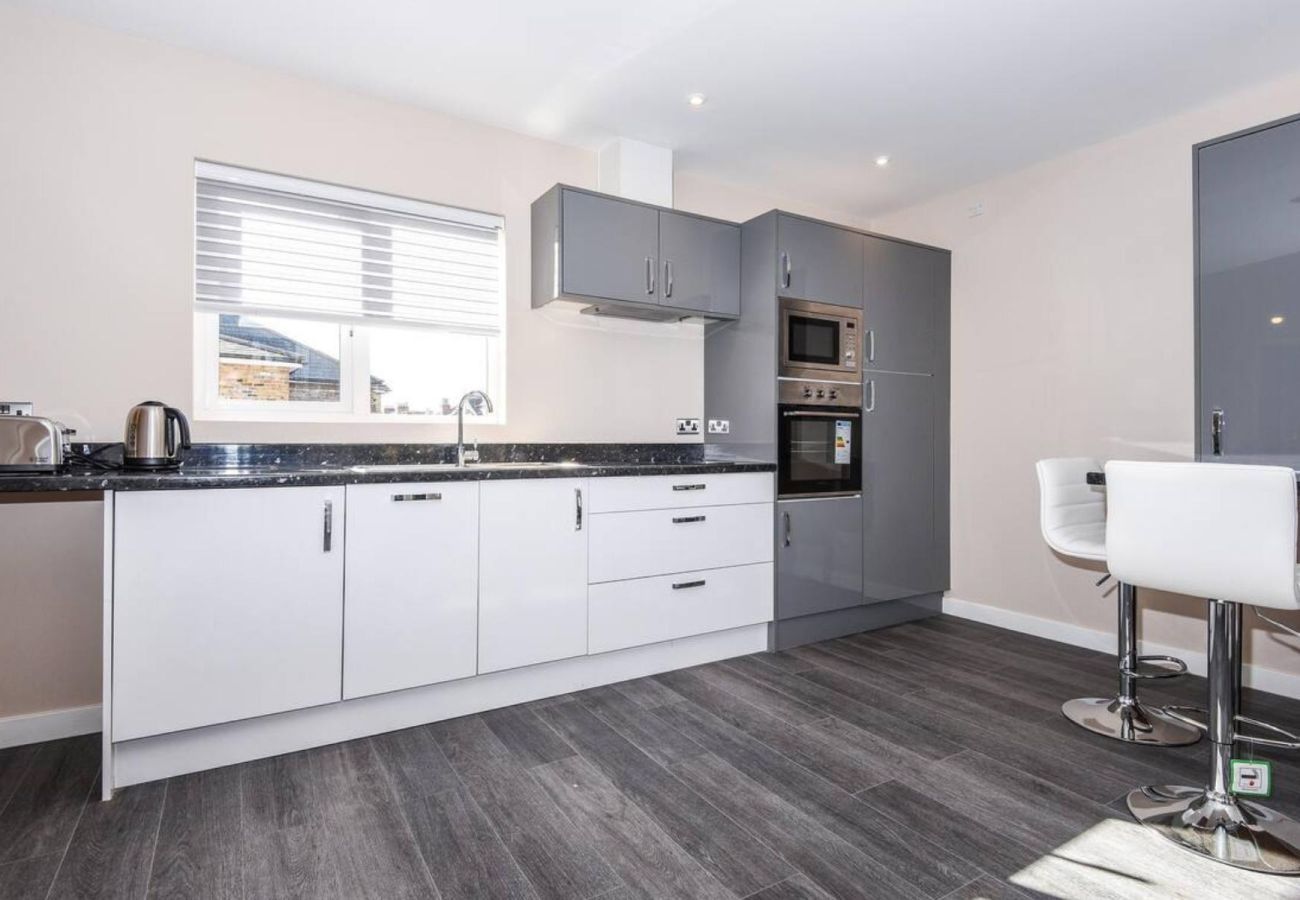 Apartment in Egham - Egham Chic Modern Two Bedroom Apartment 