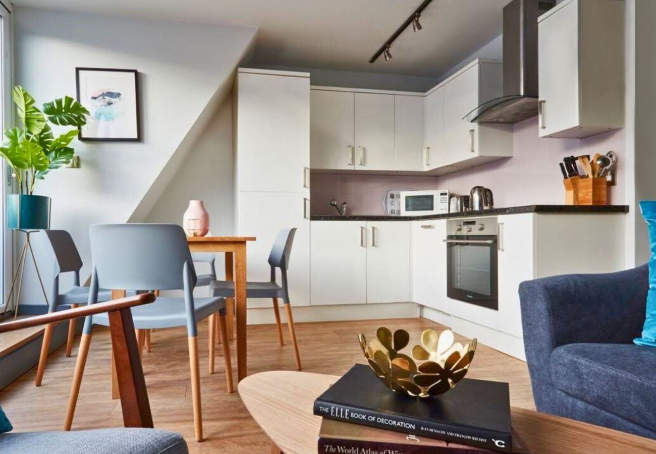 Apartment in London - Holborn Stylish Spacious Two Bedroom Apartment 