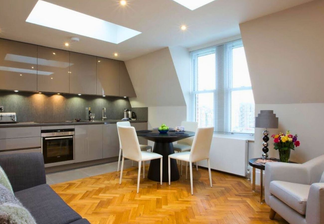 Apartment in London - Barons Court Stylish Chic Two Bedroom Aparment 