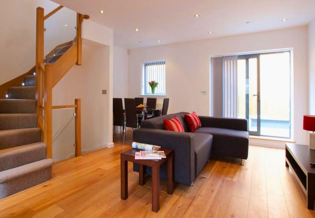 Apartment in London - Westminster Stunning Stylish Three Bedroom Apartment 