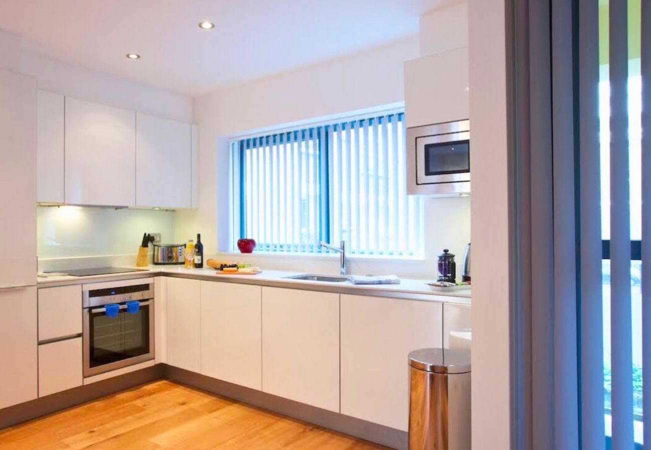 Apartment in London - Westminster Stunning Stylish Three Bedroom Apartment 