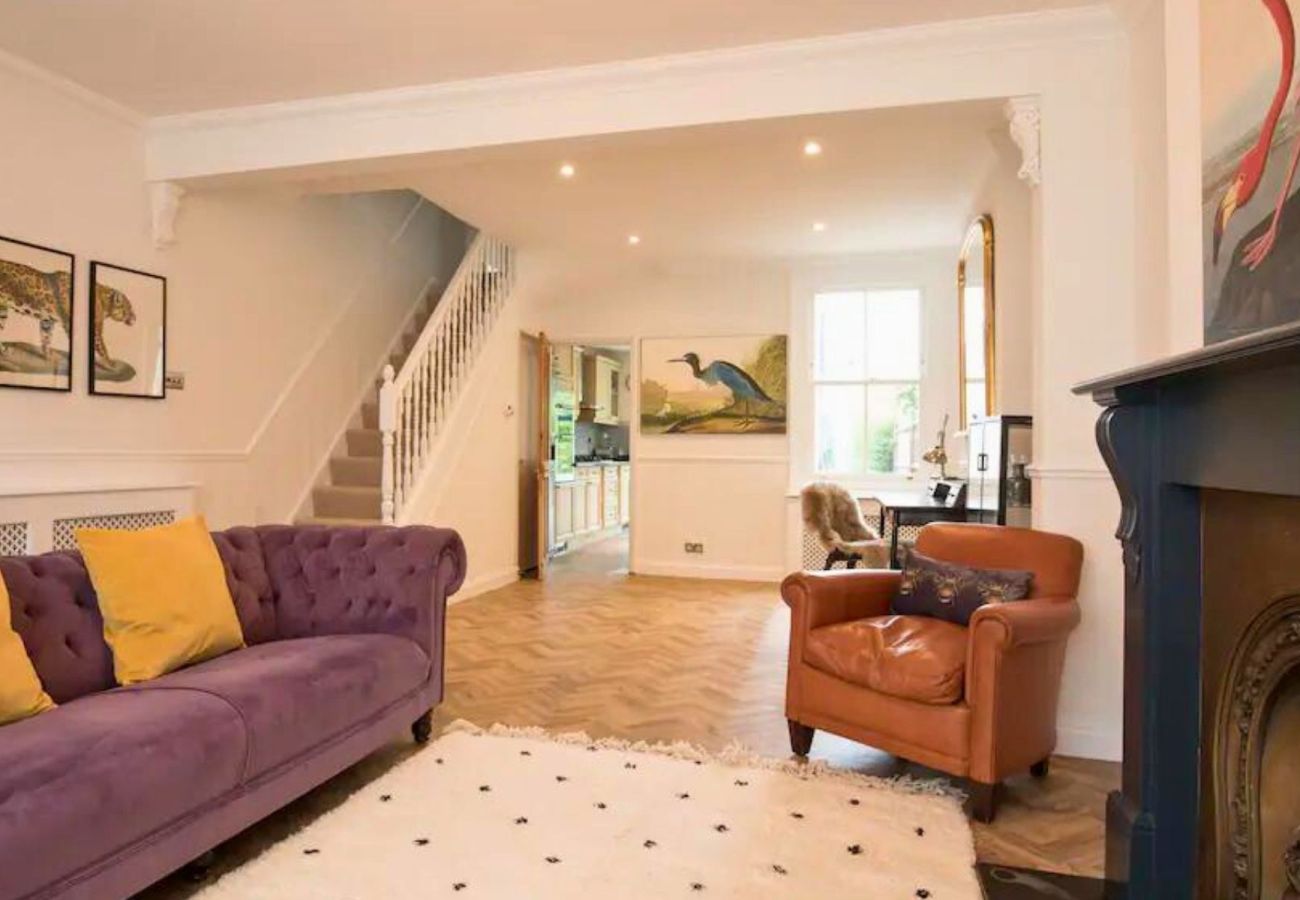 House in Windsor - Windsor Stylish Spacious Three Bedroom House 