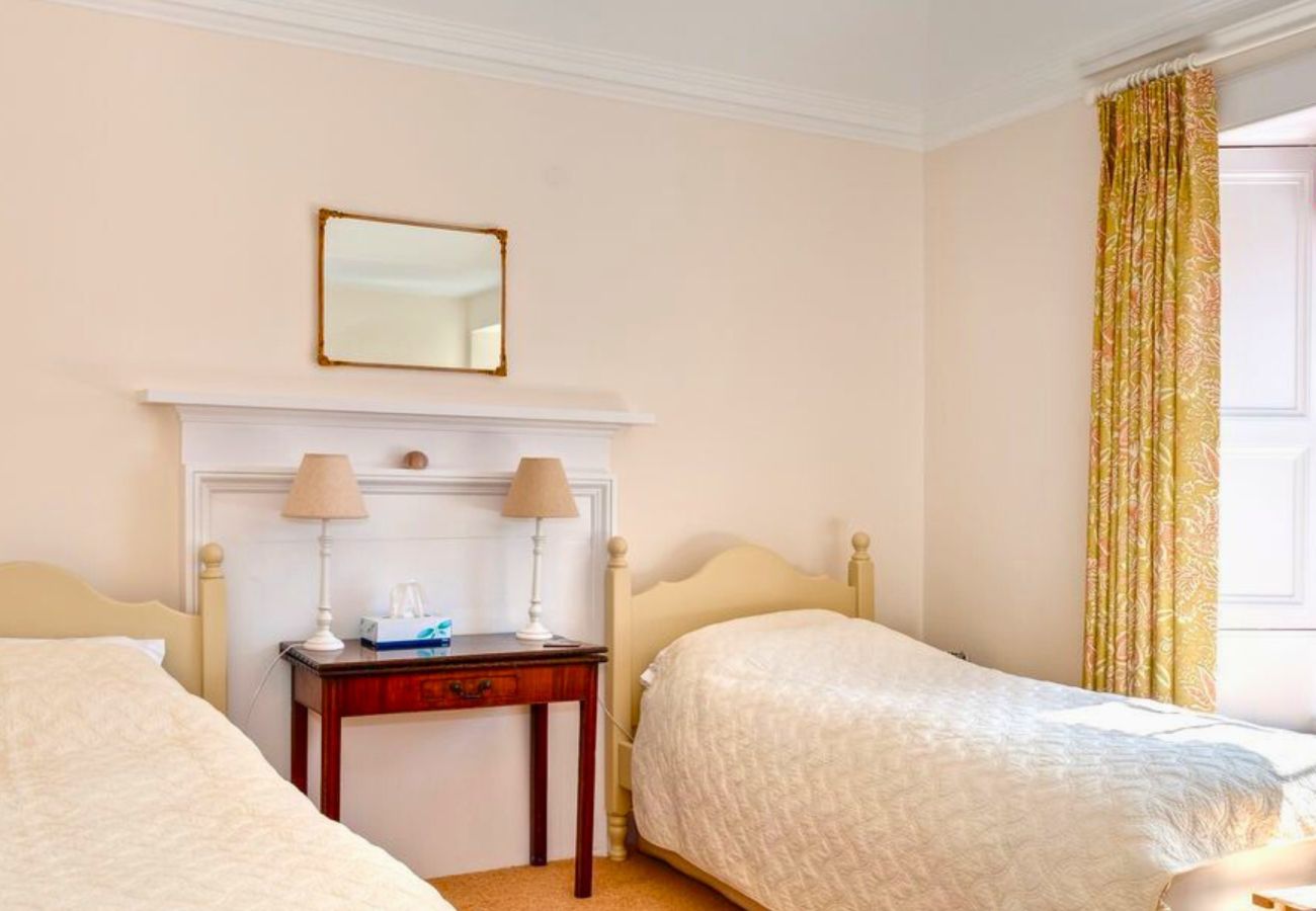 Apartment in North Berwick - North Berwick Beautifully Presented Three Bedroom Apartment 