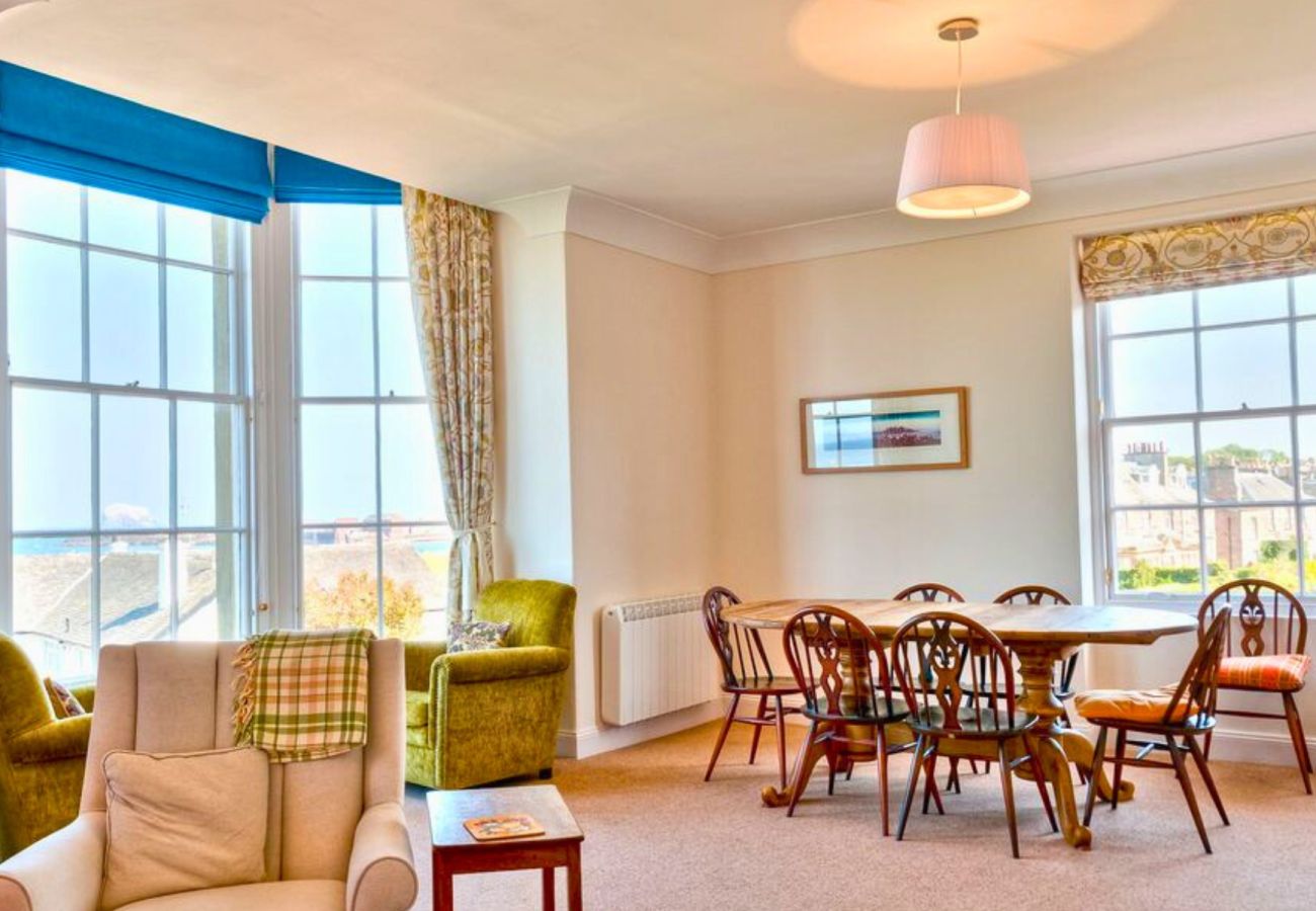 Apartment in North Berwick - North Berwick Beautifully Presented Three Bedroom Apartment 