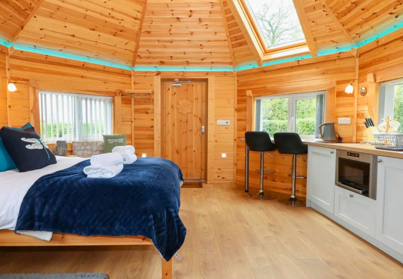 Cabin in Pentney - Norfolk Stylish One Bedroom Cabin 