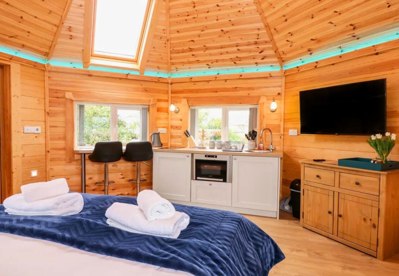 Cabin in Pentney - Norfolk Stylish One Bedroom Cabin 