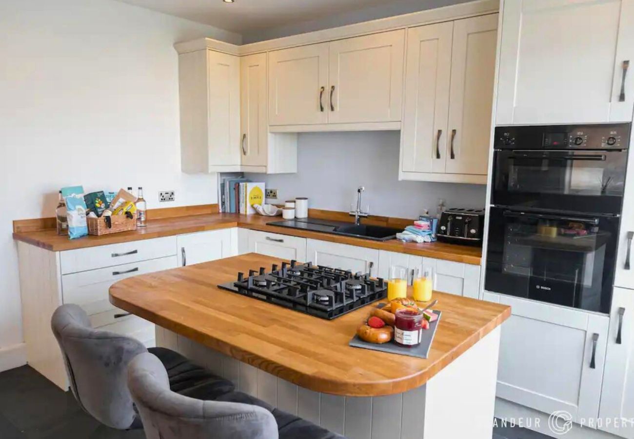 House in Poole - Poole Stylish Two Bedroom Apartment 