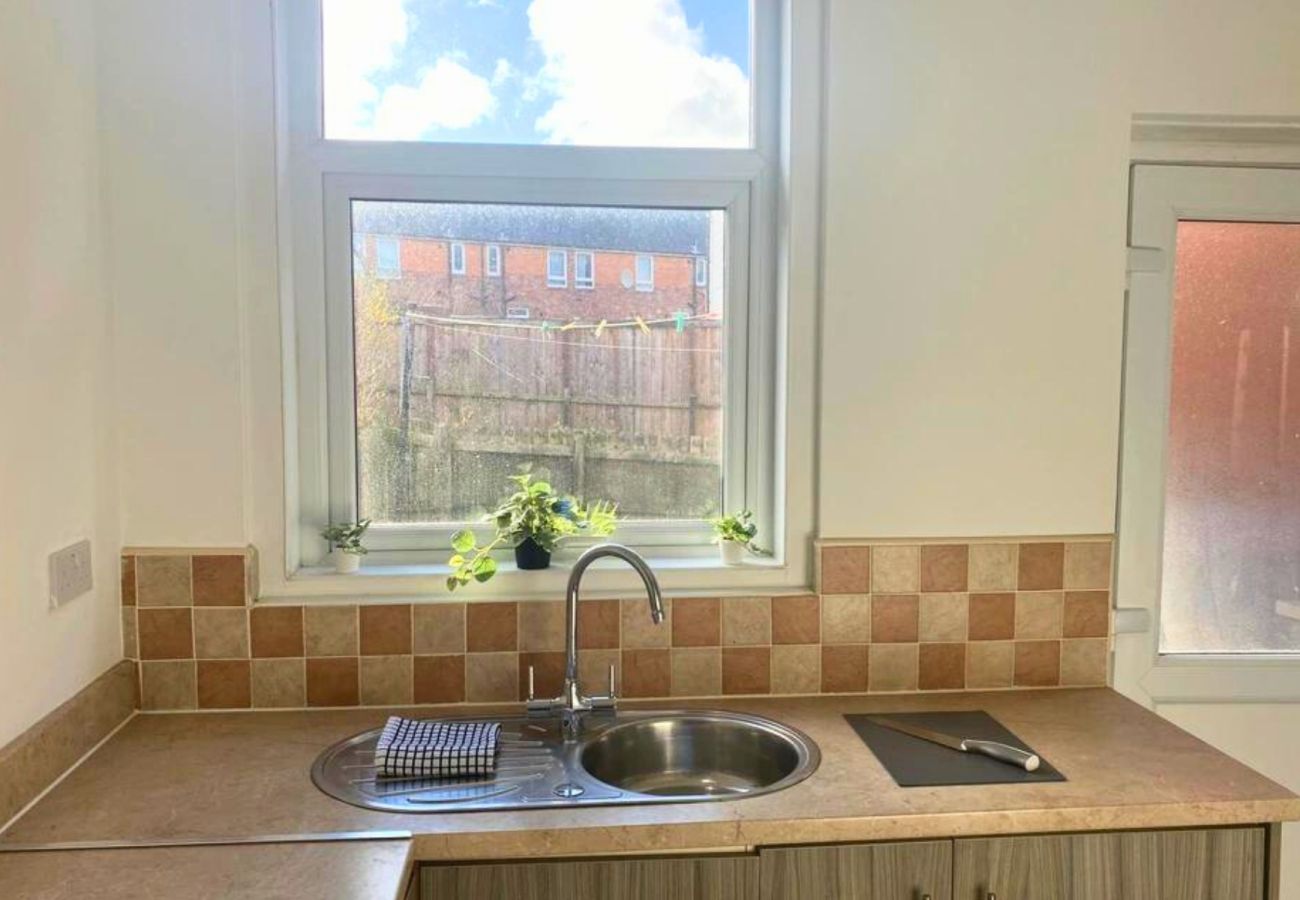 Apartment in Newcastle - Charming Two-Bedroom House in the Heart of Newcastle