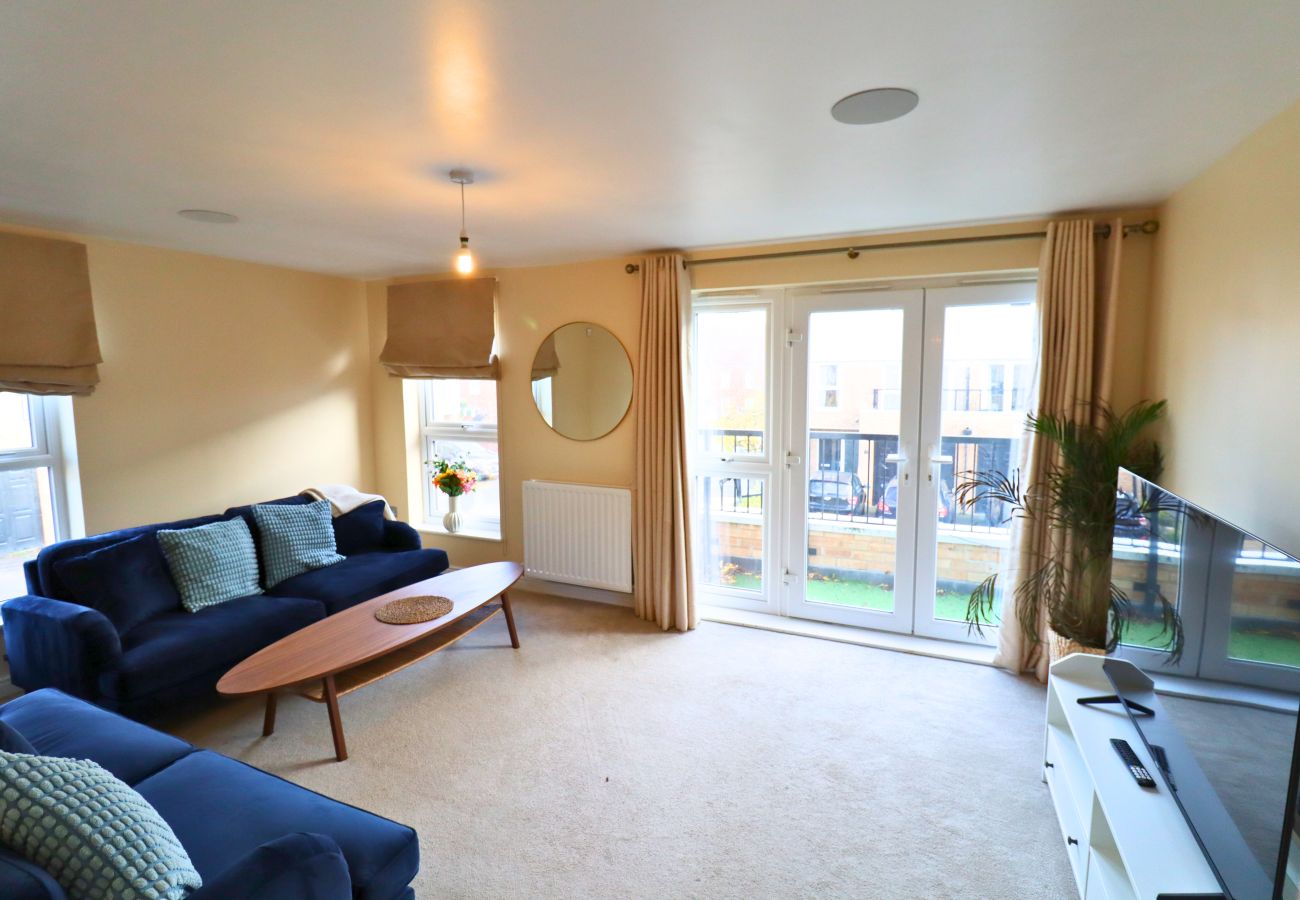 House in Addlestone - Addlestone, Spacious Four-Bedroom Townhouse 