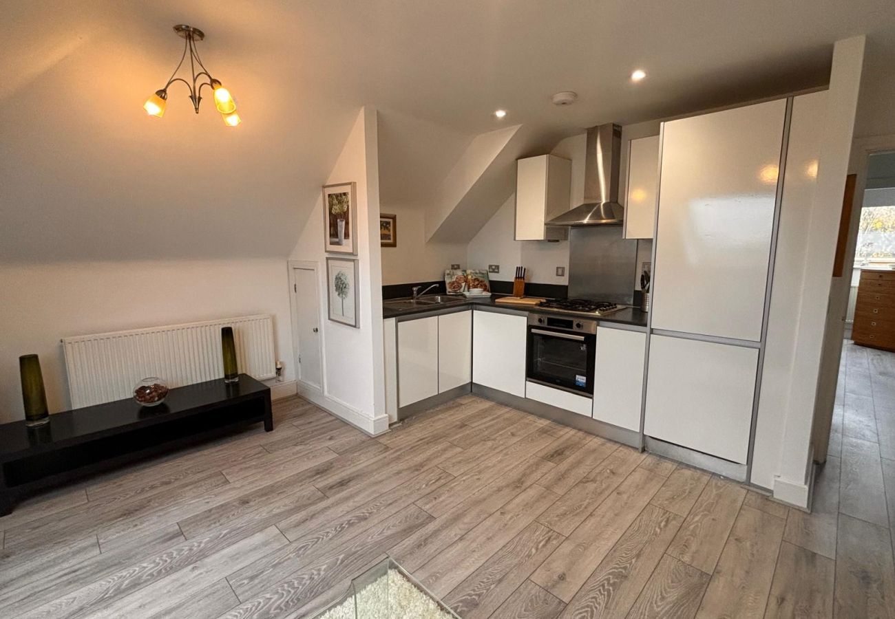 Apartment in Egham - Egham Stylish 2 Bed Apartment 