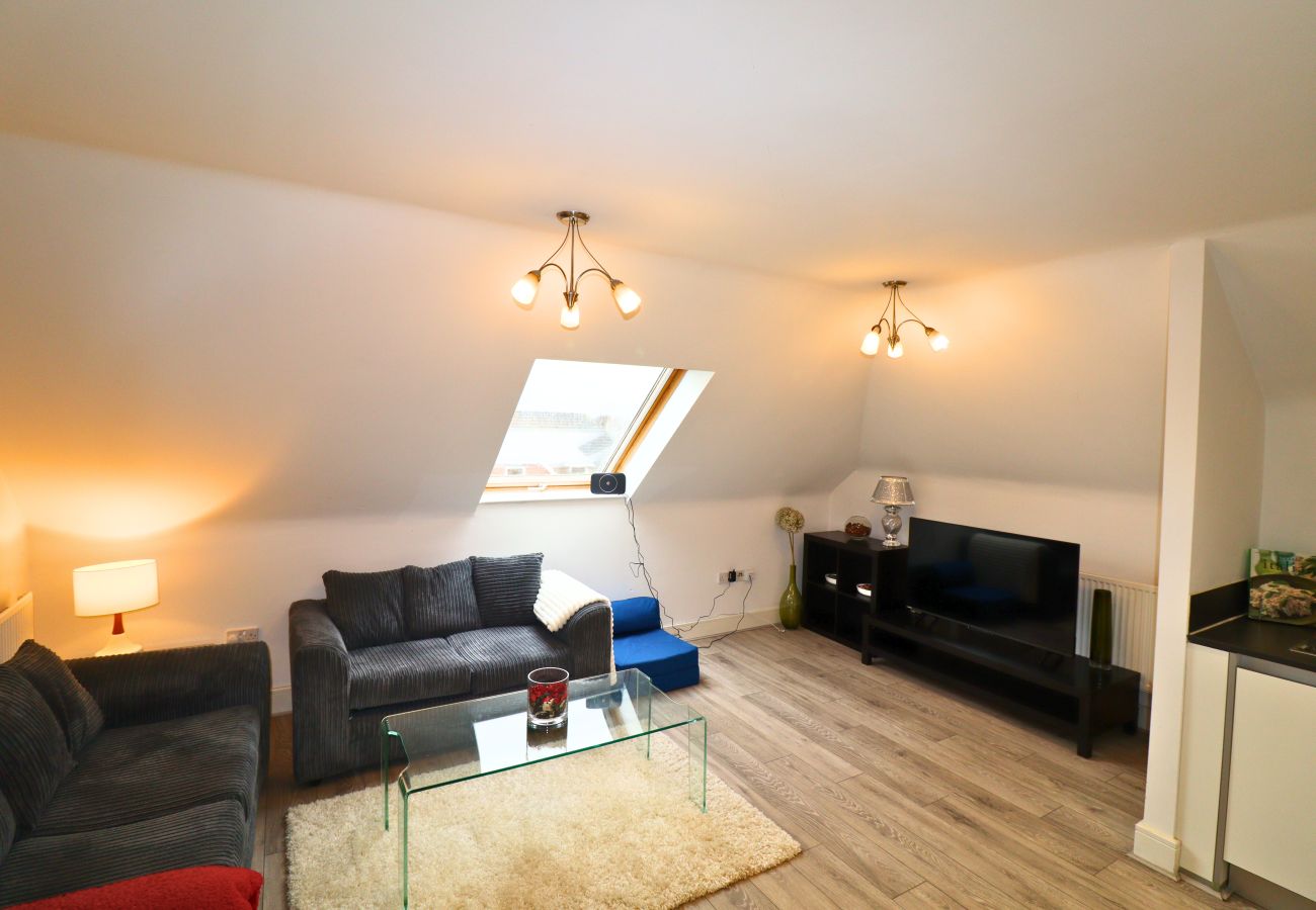 Apartment in Egham - Egham Stylish Two Bedroom Apartment 