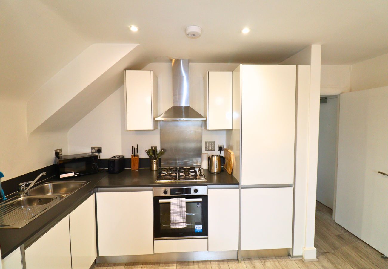 Apartment in Egham - Egham Stylish Two Bedroom Apartment 