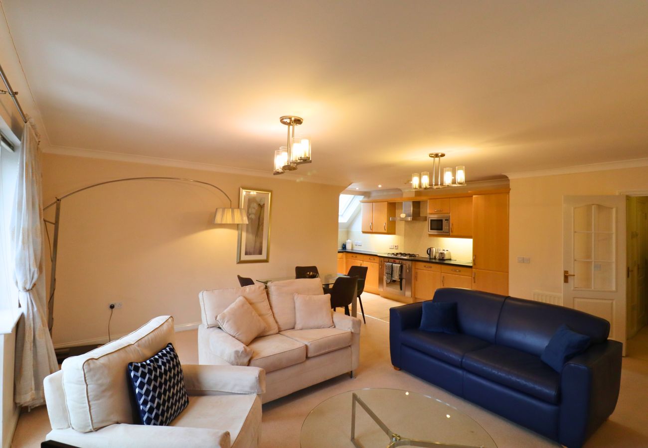 Apartment in Bracknell - Stylish Bracknell Top Floor Apartment